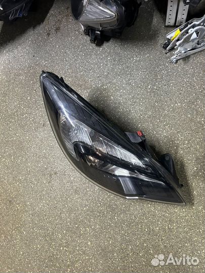 Opel Meriva b фара