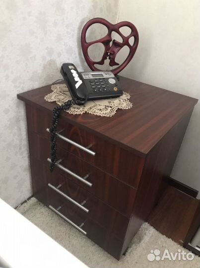 Тумбочка на колёсиках