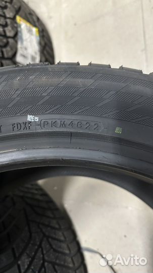 Yokohama BluEarth Winter V905 275/45 R21 и 315/40 R21 115V