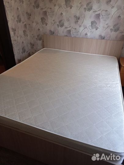 Кровать с матрасом