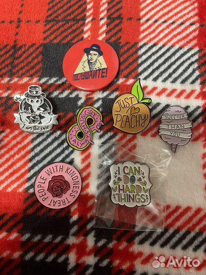 Пины и значки