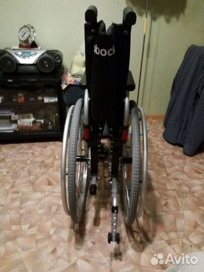 Продам кресло-коляску для инвалидов