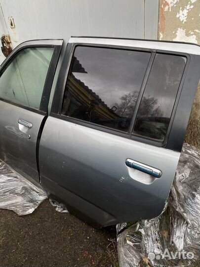 Двери на Nissan Cube