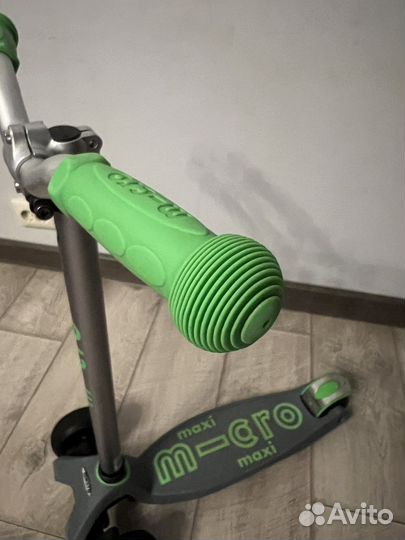 Micro maxi micro deluxe PRO самокат трехколесный