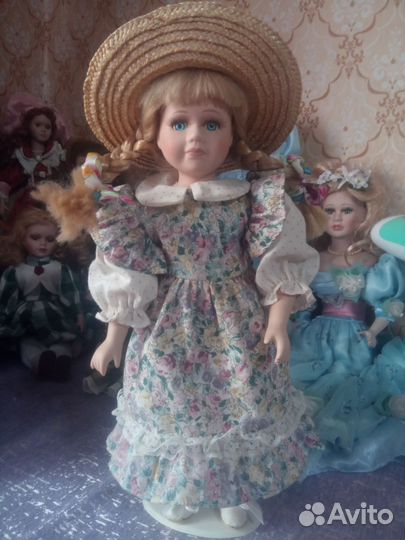 Кукла фарфоровая коллекционная