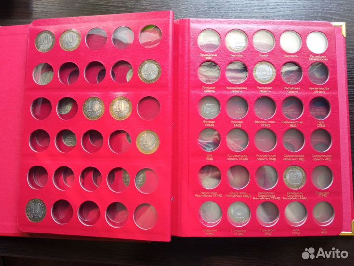 Альбом с коллекционными монетами