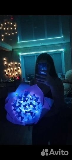 Светящийся букет из бабочек