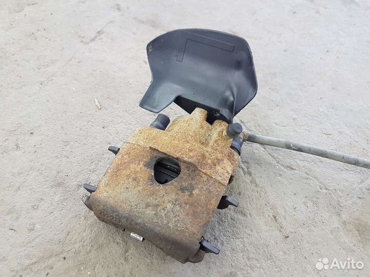 Суппорт передний Skoda Fabia 2