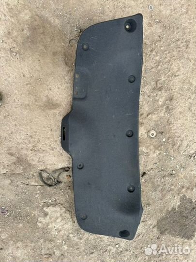 Обшивка крышки багажника Kia Rio 4