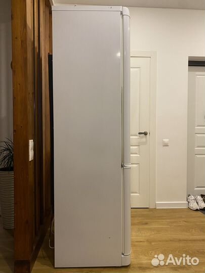 Холодильник indesit