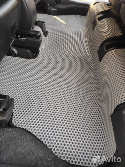 Автоковрики EVA на Toyota isis