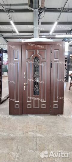 Дверь входная металлическая с зеркалом