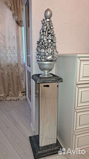 Декоративная ёлка с колонной