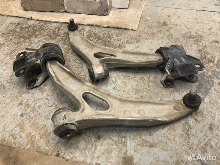 Рычаги передние Ford Focus 3 под ремонт