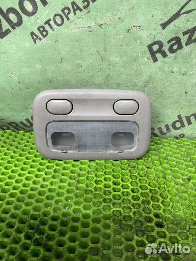 Плафон салонный Nissan Tino