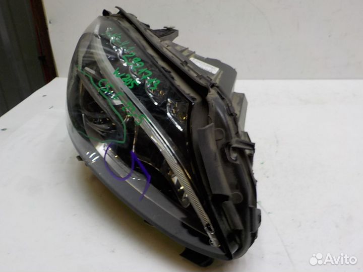 Фара правая на Mercedes-Benz W205 (C-Klasse)