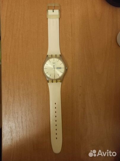 Часы Swatch бежевые