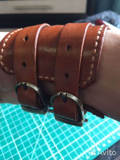 Напульсник кожаный, ручная работа