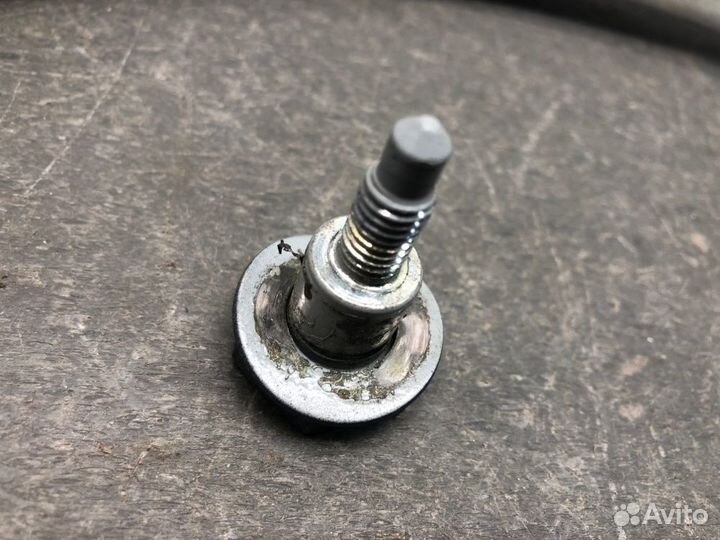 Петля багажника правая Chevrolet Viva F69 Z18XE