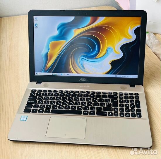 Asus vivobook i3-6100u/8gb/256gb/FullHd