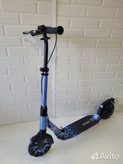 Городской самокат с ручным дисковым тормозом