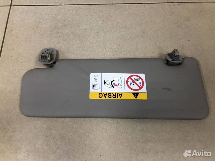 Козырек солнцезащитный внутри Renault Duster 2012