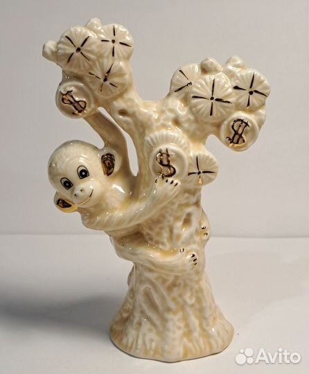 Фарфоровая статуэтка Обезьянка