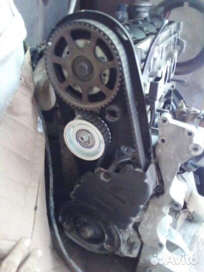 Двигатель W