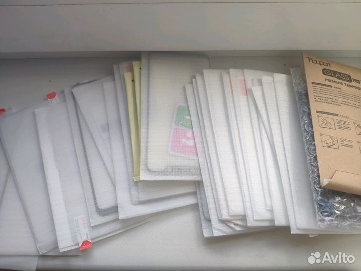 Комплект защитных стекол + чехлы в подарок