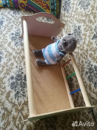 Детская игрушечная кроватка