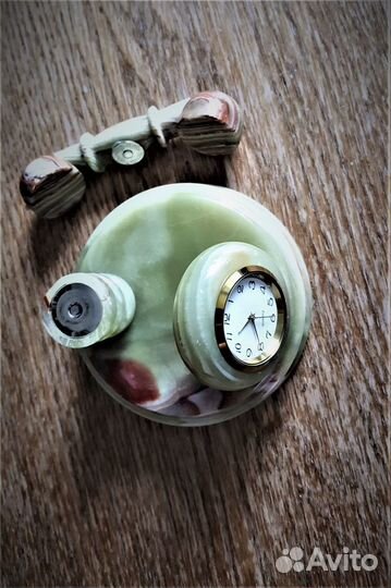 Сувенир настольный из оникса - часы