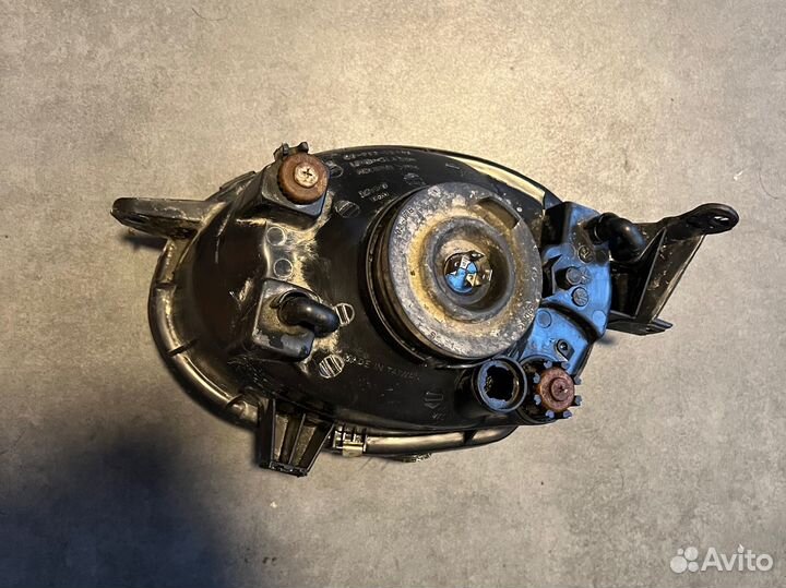 Фара правая toyota corolla e110