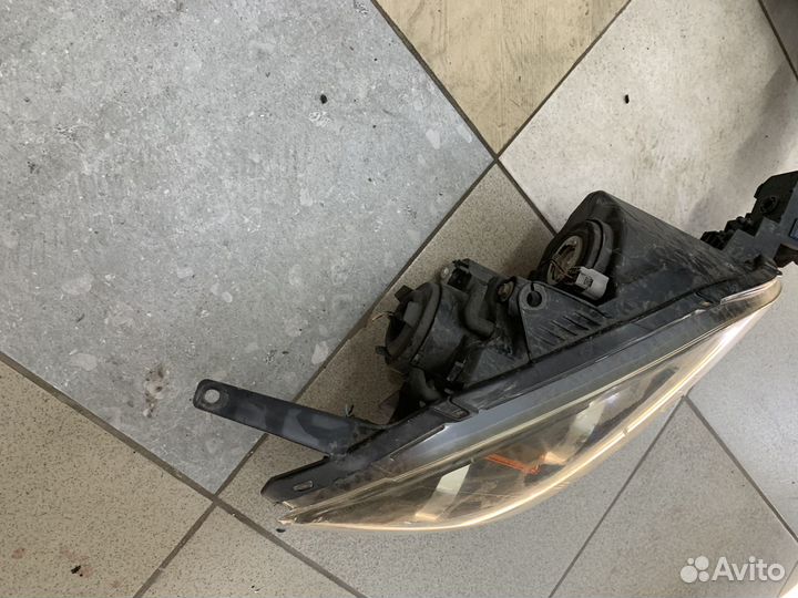 Фары передние на Mazda 3 bk
