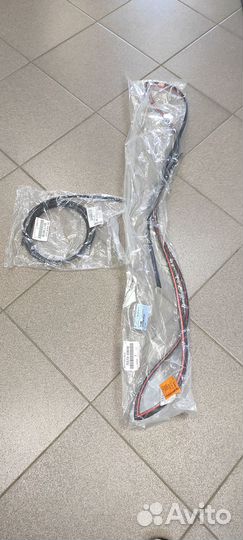 Уплотнители заднего стекла верх и ниж Camry V50