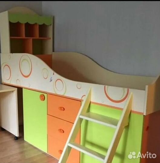 Летская кровать-чердак с письменным столом