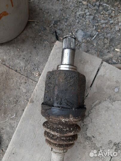 Привод правый левый 1.6 АКПП каризма carisma