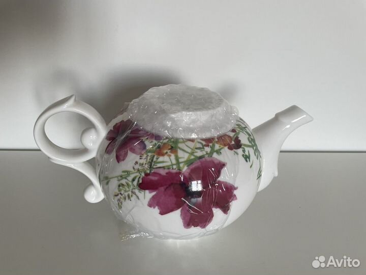 Фарфоровый чайник