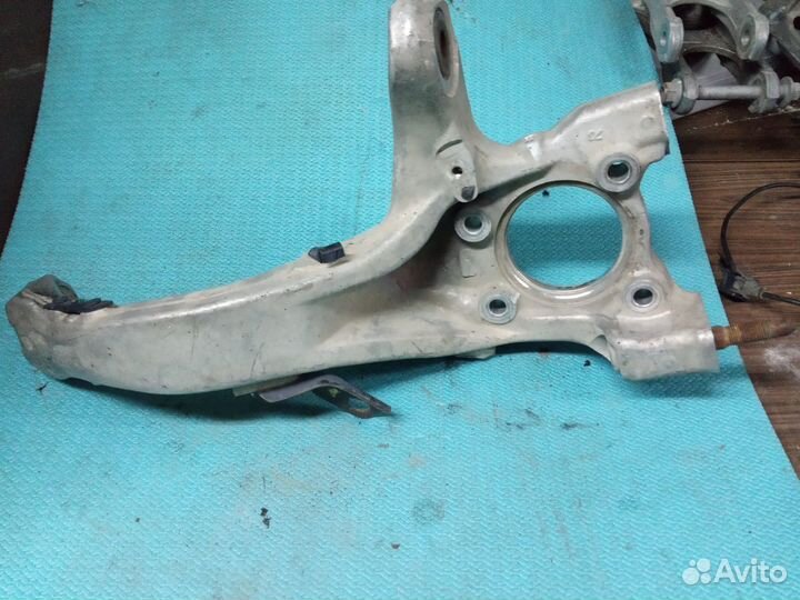 Кулак поворотный Honda Legend