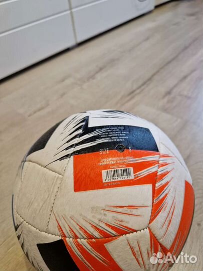 Футбольный мяч adidas