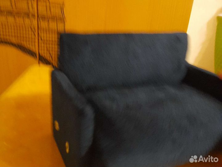 Декоративный кукольный диван