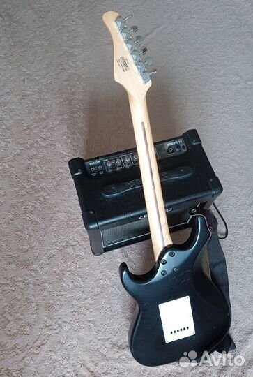 Электрогитара + комбоусилитель + кабель + ремень