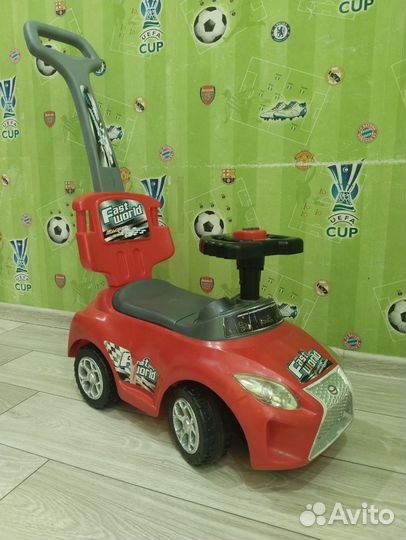 Машинка каталка толокар с ручкой
