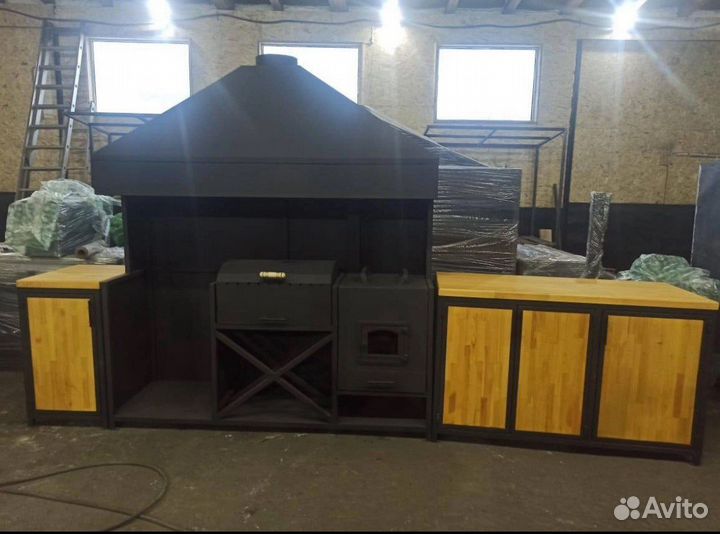 Мангальная зона под крышей