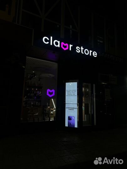 Продавец консультант девушка мобильных телефонов