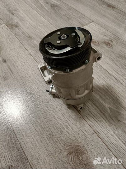 Компрессор кондиционера Opel Insignia