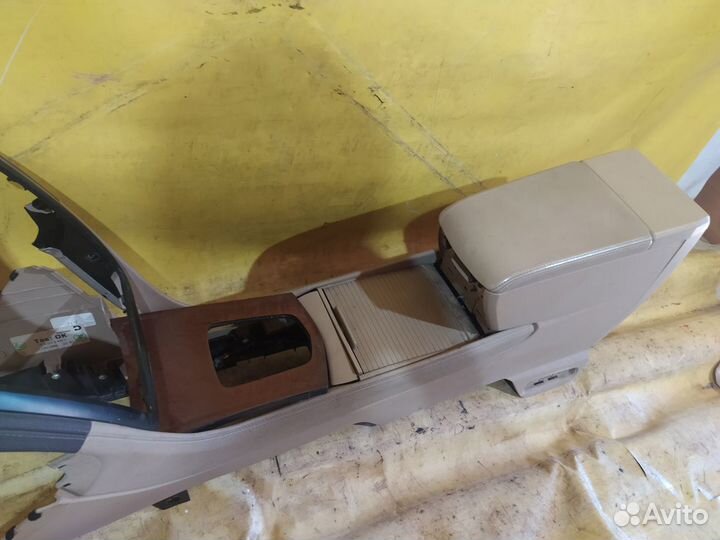 Консоль Cadillac SRX 2003-2009 Кадилак ср-икс