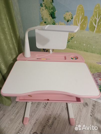Парта, стол для школьников