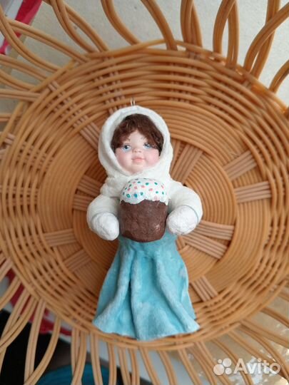 Ватная игрушка девочка с куличем