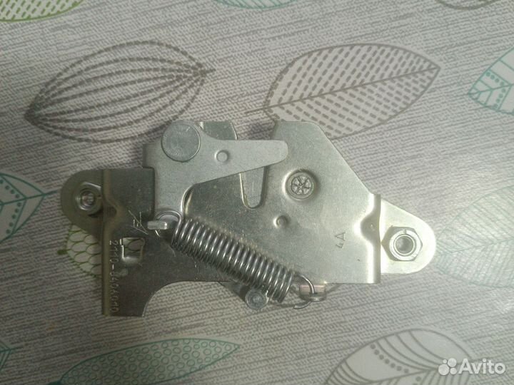 Замок капота priora