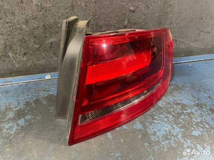 Фонарь правый Audi A4 B8